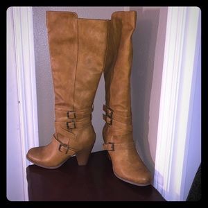 Knee high boots- like new!